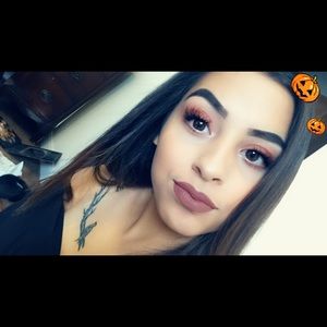 Meet your Posher, Demi